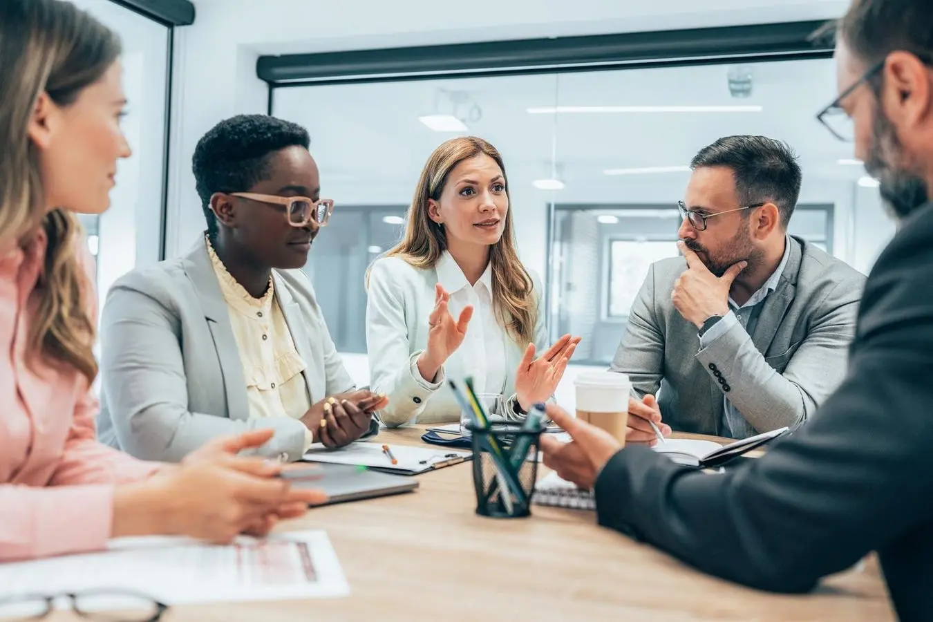 Coaching Sales Closers: How Expert Coaching Builds Elite Sales Performance Across Global Markets